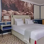 巴黎香榭丽舍辉盛阁国际公寓 5*